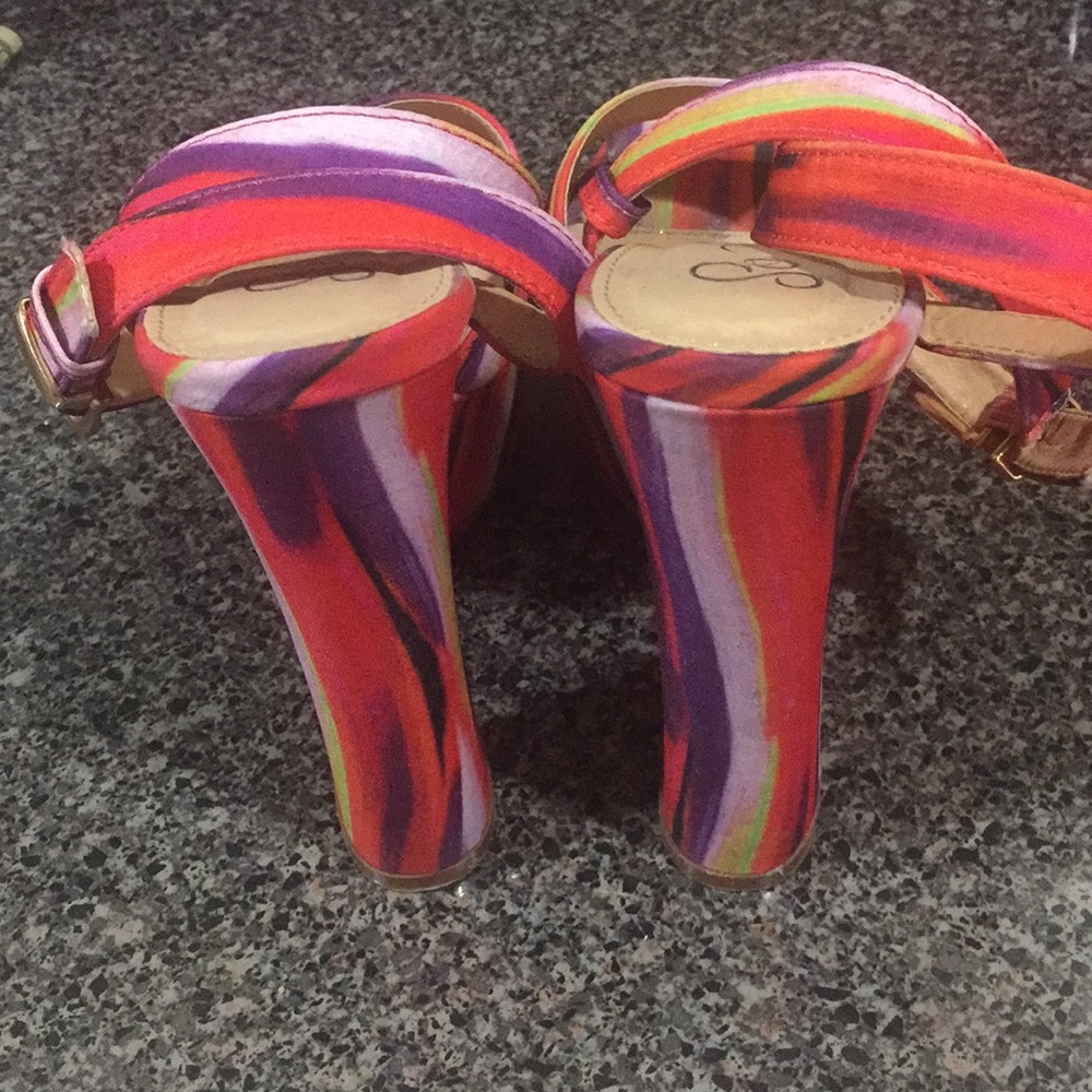 Used - Picture 3 of 4